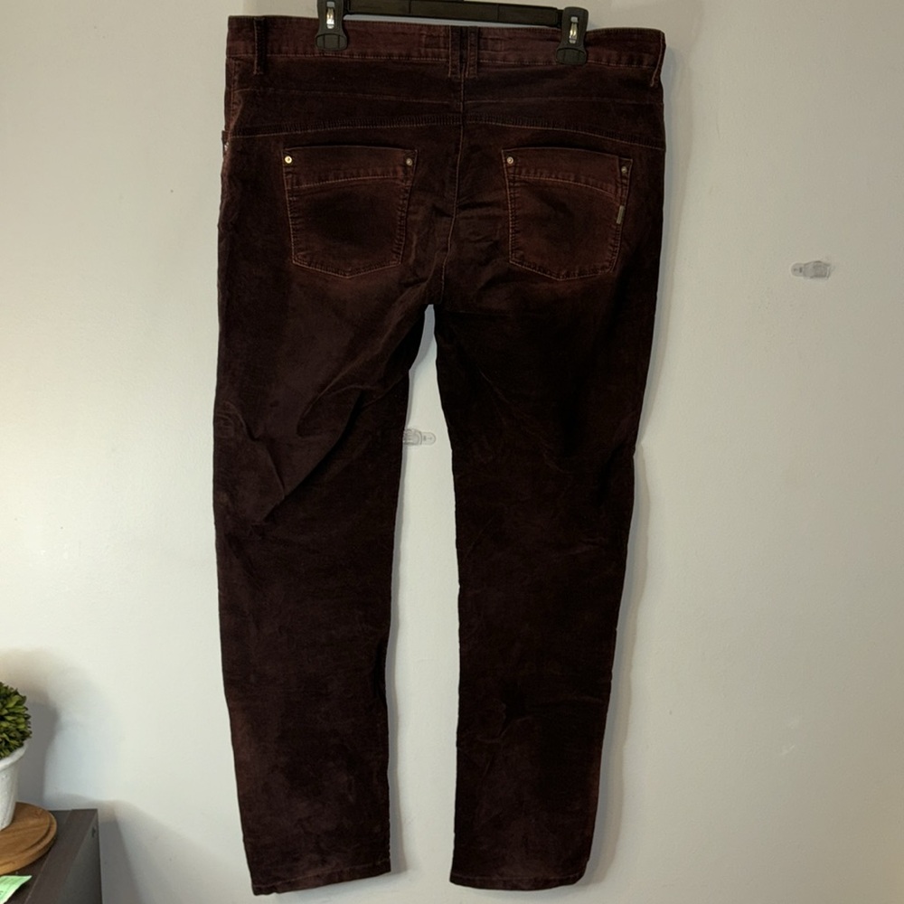 Zerres Burgundy Velvet Jeans Size US16 Stretch High Waist Straight Leg - Picture 6 of 15